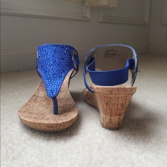 While Mountain sandals - Picture 2 of 2